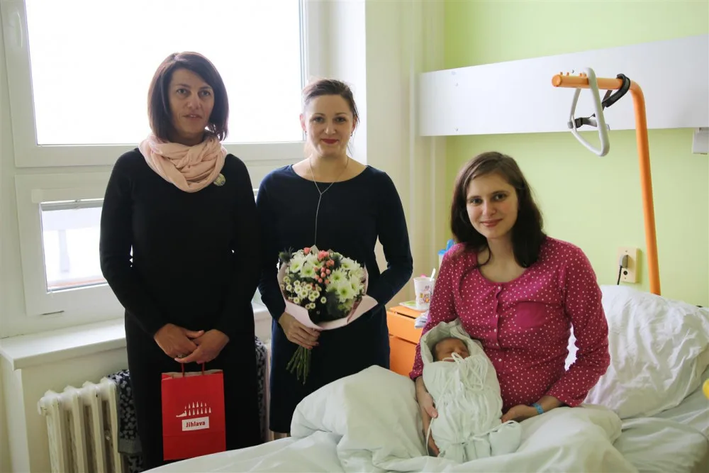 Prvním letošním občánkem Jihlavy je Jiřík. Přivítala ho i primátorka Karolína Koubová