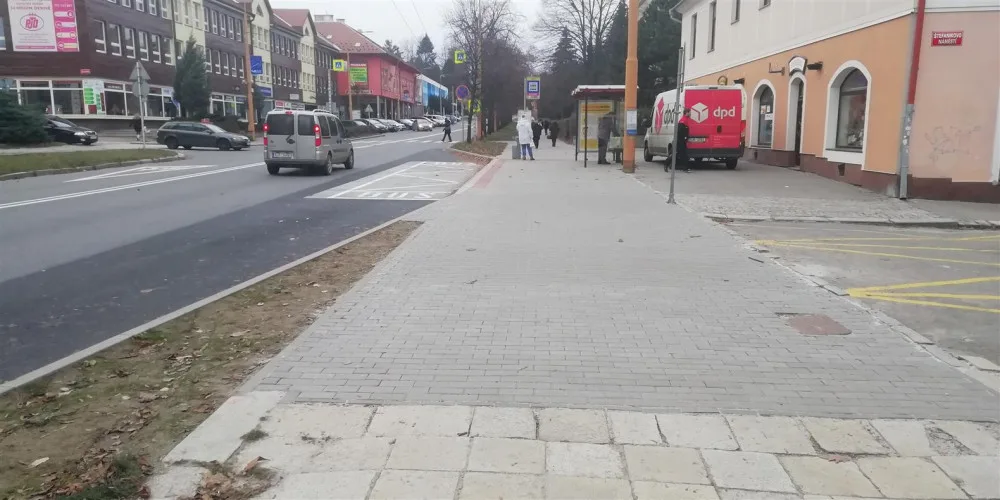 Zastávka na Žižkově ulici prošla modernizací. Práce vyšly na tři čtvrtě milionu korun