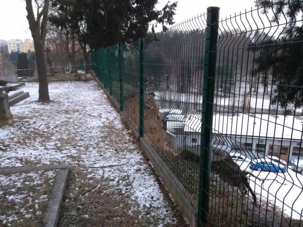 Do části hřbitova na Kalvárii byl omezen přístup. Kvůli skále, u které se sesula půda