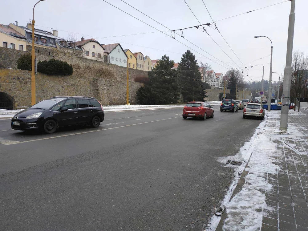 Řidiče v Jihlavě čeká další omezení. V březnu začne rozšíření Hradební ulice