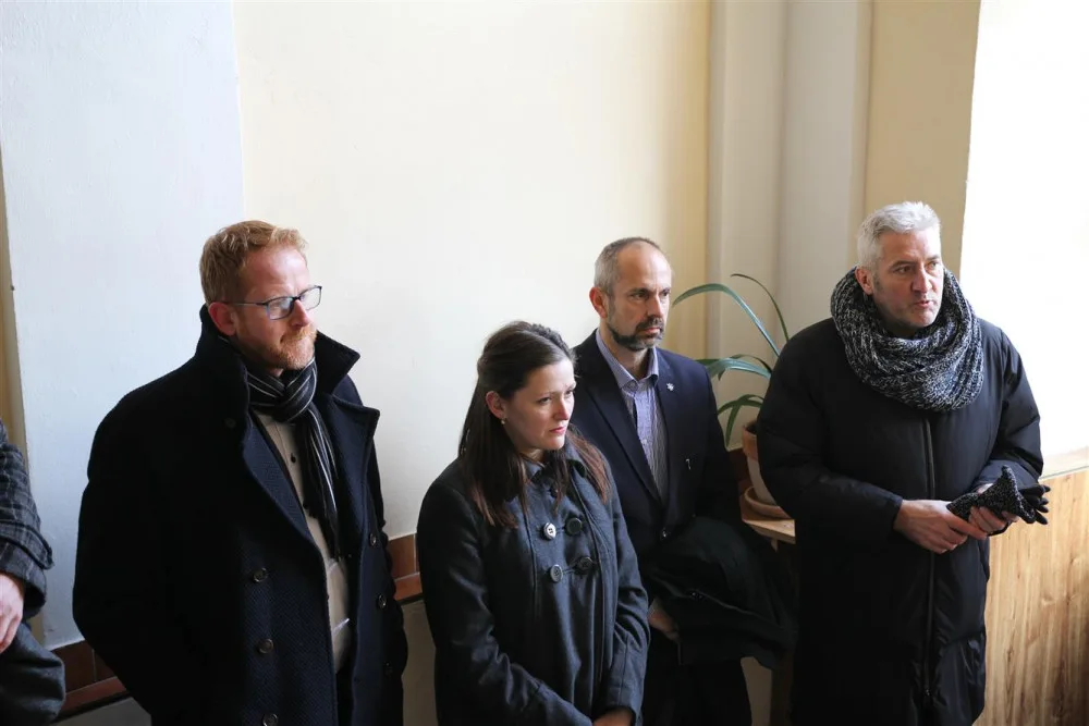 Vzpomínkové akce se zúčastnila primátorka Karolína Koubová společně náměstkem Petrem Laštovičkou, ředitelem gymnázia Pavlem Sukem, radními i zastupiteli města
