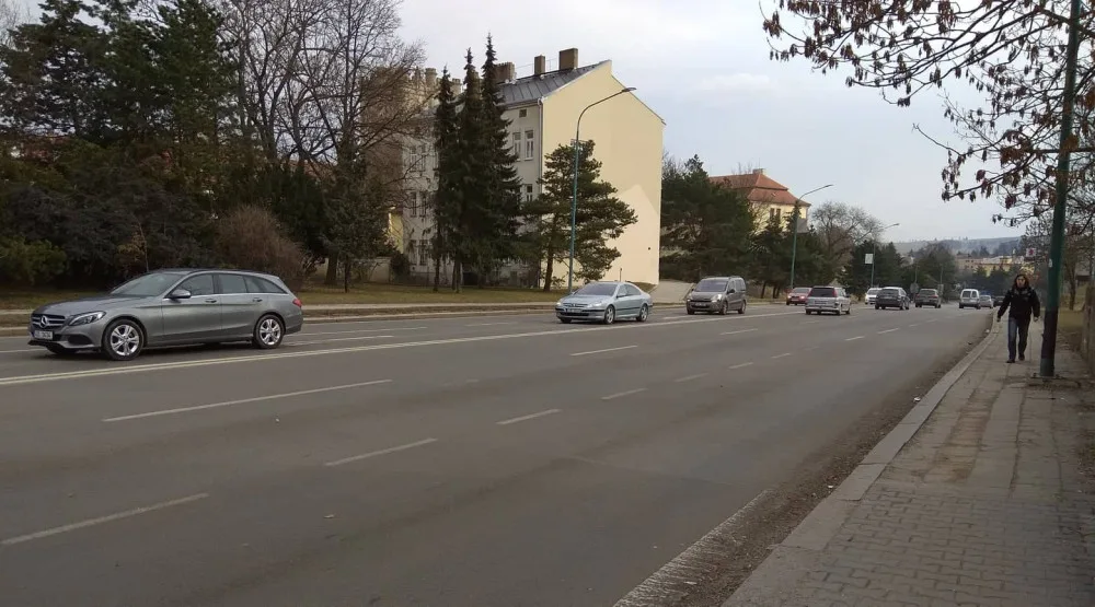 Zastávky v Hradební ulici se začnou budovat v dubnu. Vyjdou na 3,5 milionu, zaplatí je kraj