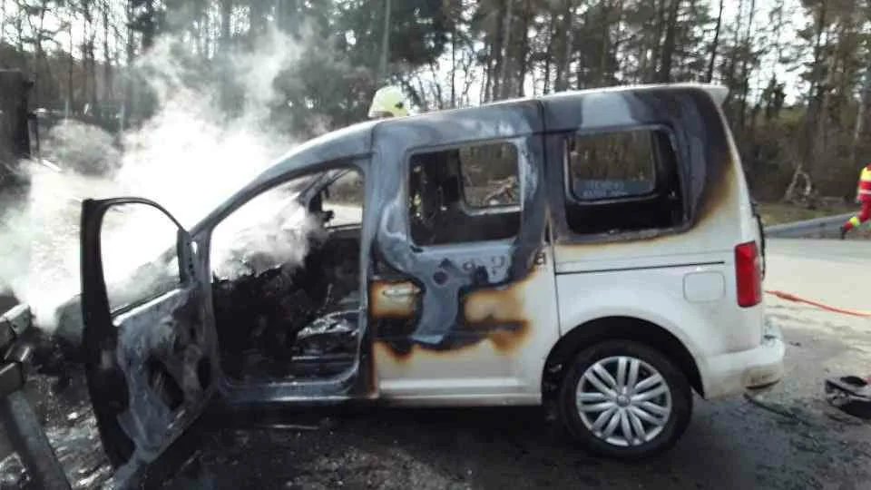 Smrtelná nehoda u Náměště: Řidič osobáku při odbočování vlevo motorkáře asi přehlédl