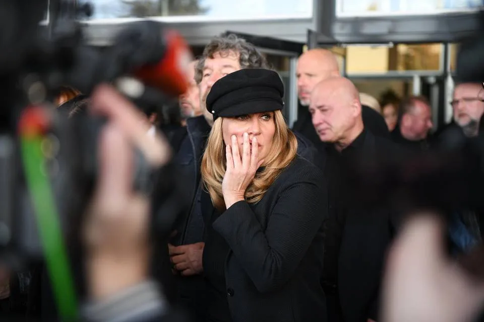 S Jiřím Pomeje se přišly rozloučit stovky lidí. Nechyběli ani kolegové z herecké branže