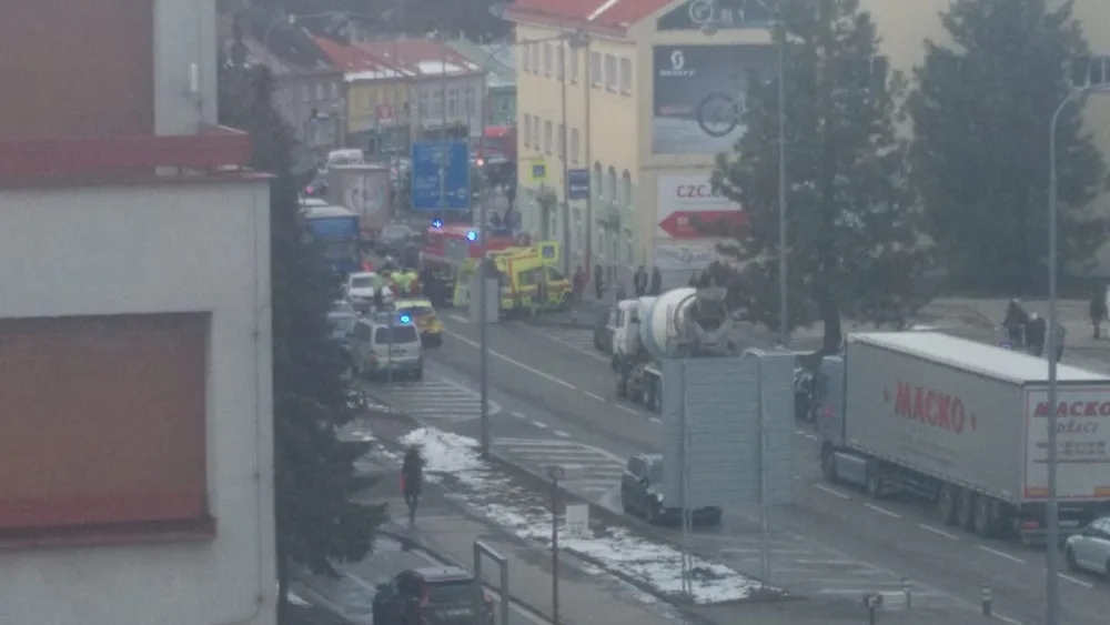 Chodkyni na přechodu srazilo osobní auto. Na místě podlehla svým zraněním