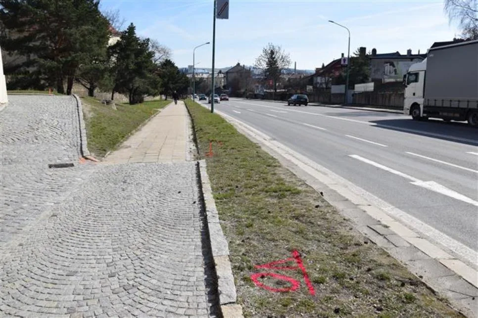 Začíná výstavba zastávek na Hradební ulici. Řidiči se musí nachystat na dopravní omezení