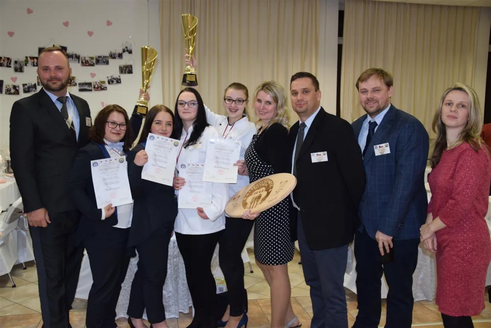 Skvělý úspěch! Čtveřice studentek z Třebíče se svým menu veze z Nitry dvě zlata