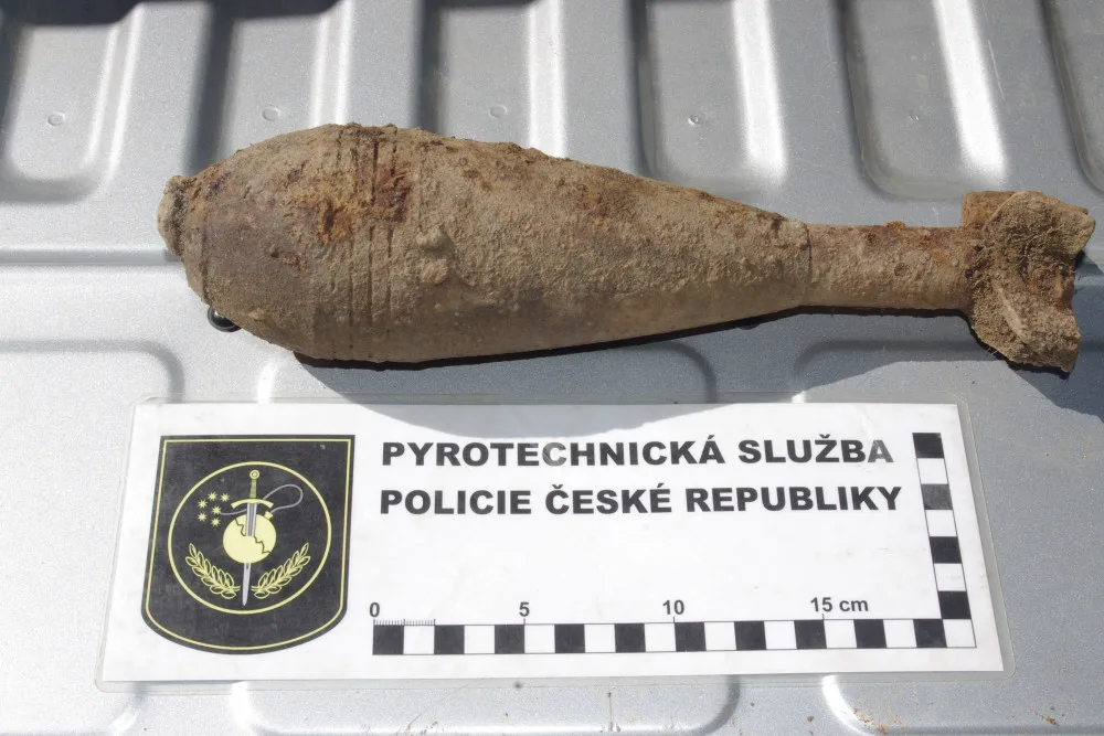 Takovou plodinu asi poli nečekal Zemědělec našel u Dobronína nevybuchlou dělostřeleckou minu