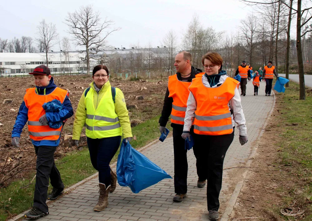 Do akce "Čistá Vysočina" se zapojili i zaměstnanci jihlavského Bosche, z přírody vynesli přes půl tuny odpadků