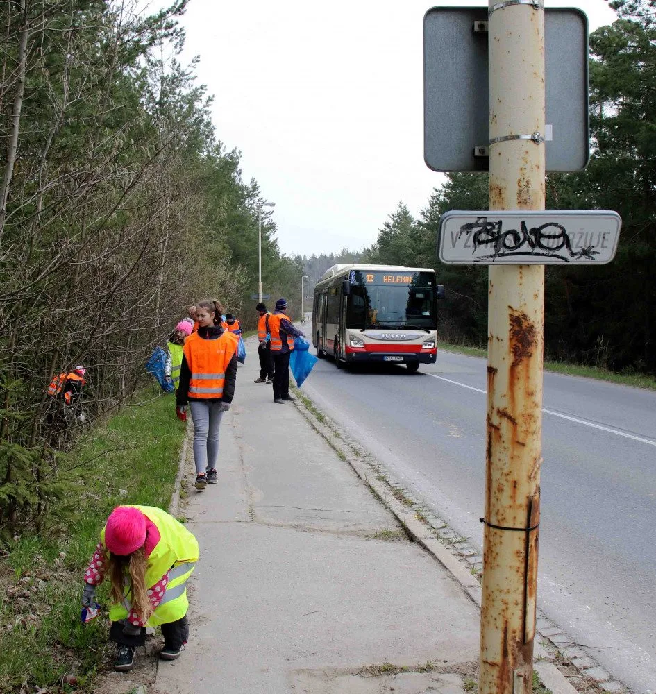 Do akce "Čistá Vysočina" se zapojili i zaměstnanci jihlavského Bosche, z přírody vynesli přes půl tuny odpadků