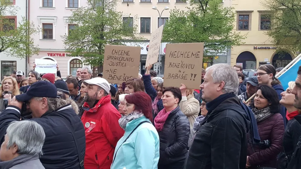Nezávislost justice podpořili také lidé v Jihlavě. Připojili se k další stovce měst