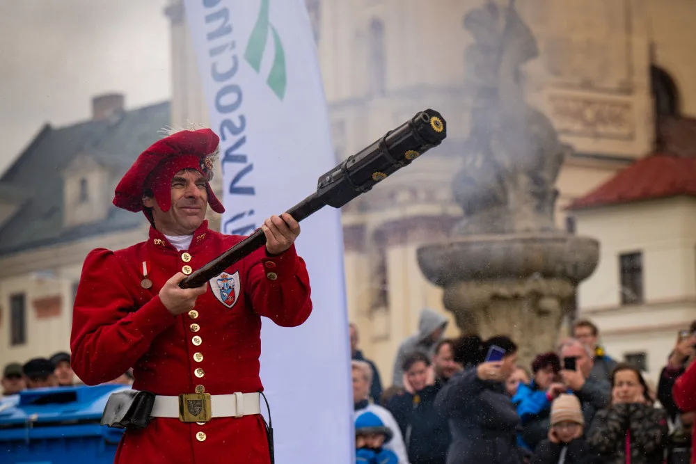 Jihlava zažila rekordní salvu z historických zbraní