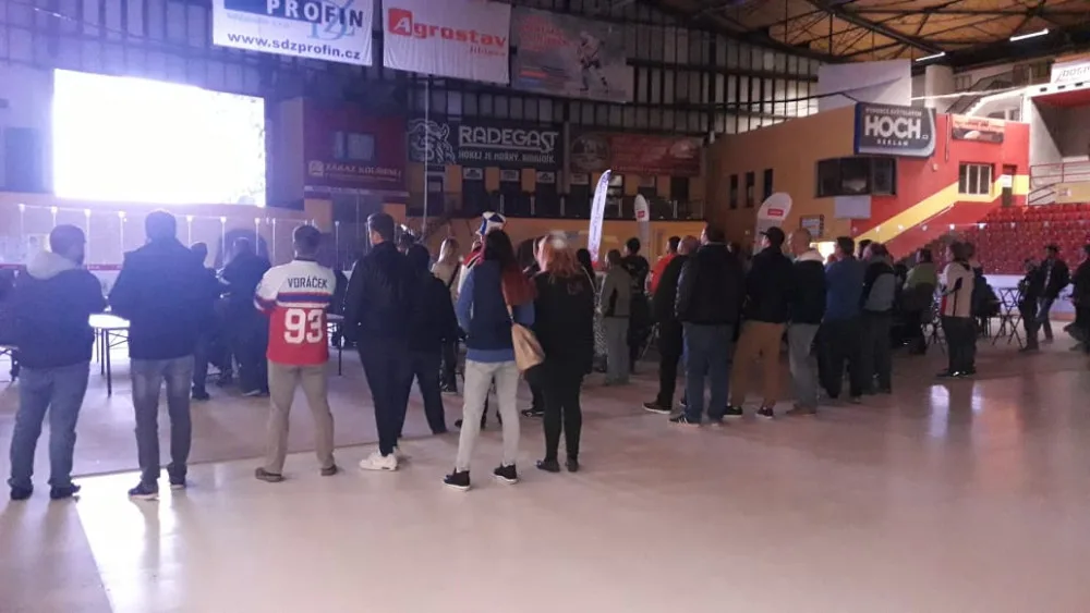 Velkoplošná projekce na Horáckém zimním stadionu i na hokejové semifinále