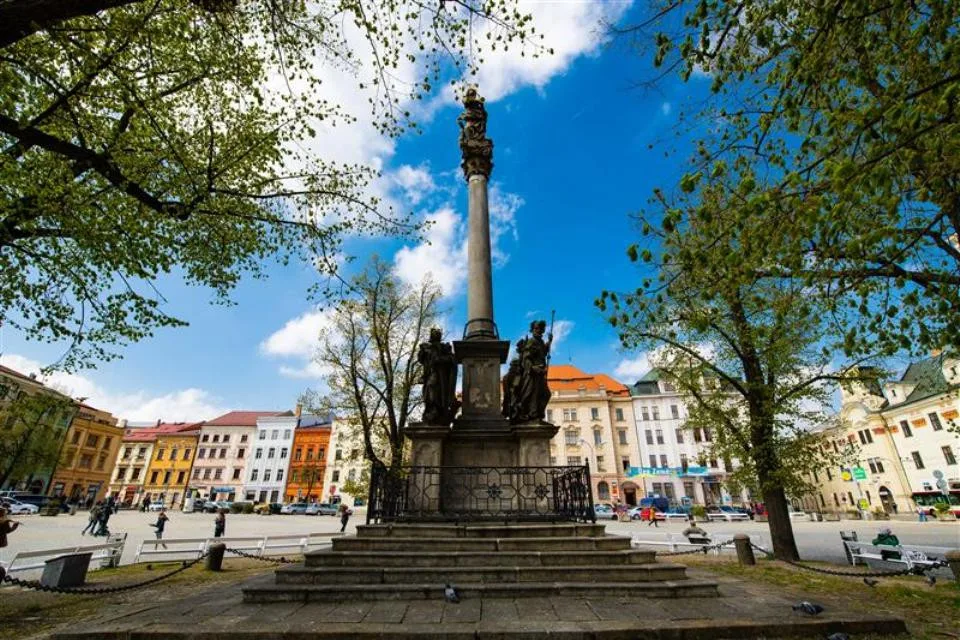Jihlavský Mariánský sloup se nevyhne opravě. Během července se bude stavět lešení