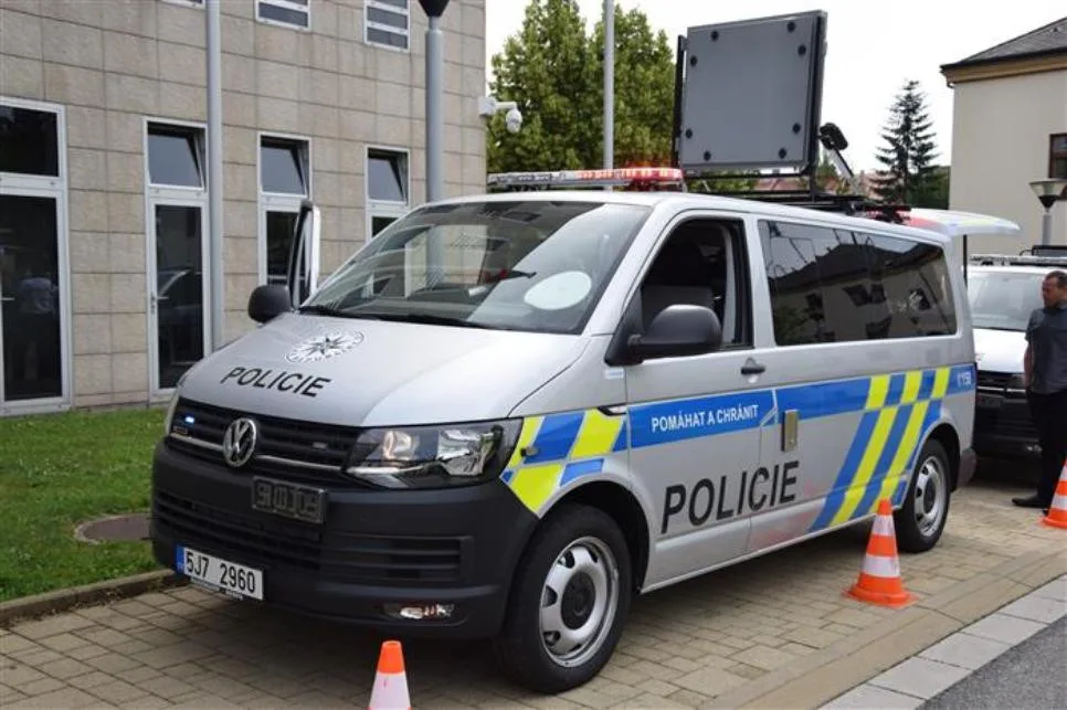 Policisté na Vysočině mají dvě nová vozidla. Budou s nimi kontrolovat bezpečnost i kamiony