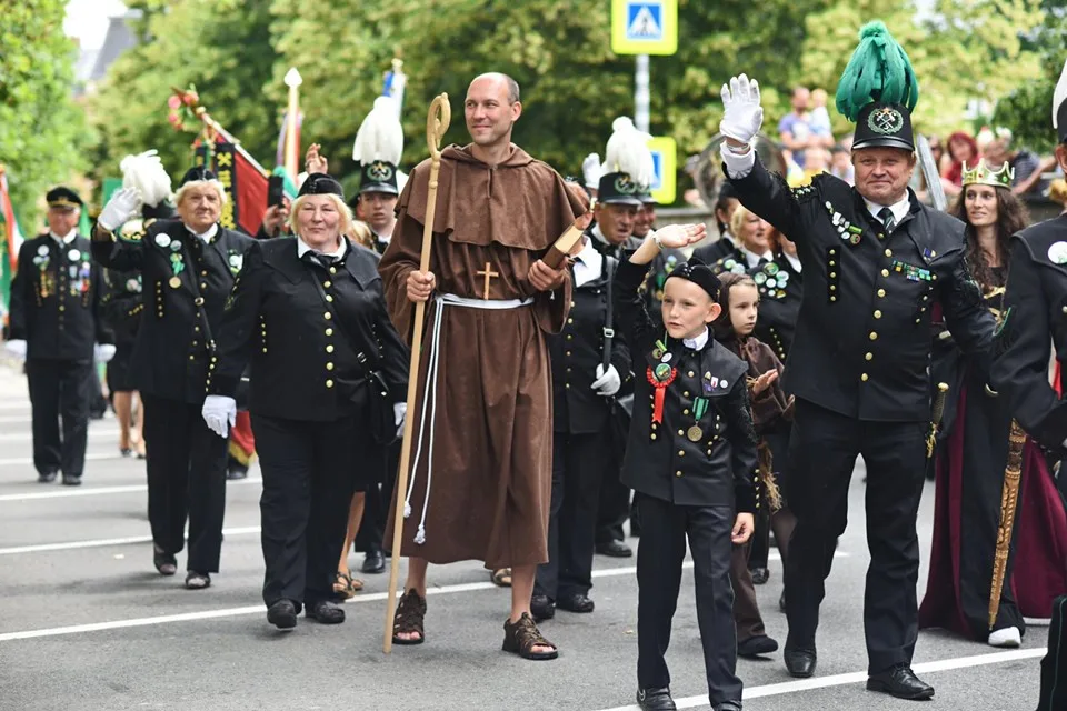 V sobotním průvodu šlo Jihlavou asi 1000 lidí, představilo se na padesát hornických spolků