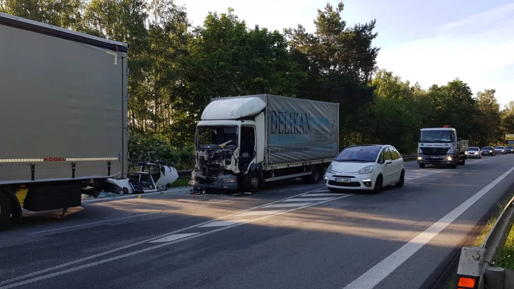 U Stříteže bourala dvě nákladní auta. Na Brod se od rána tvoří velké kolony
