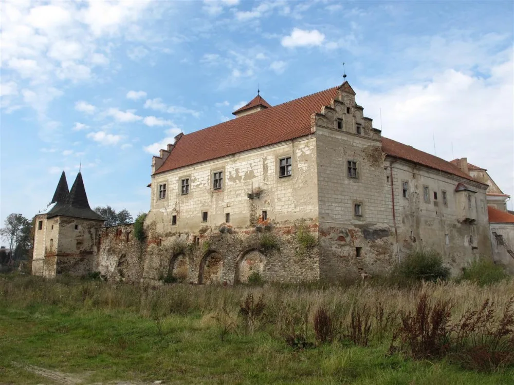Zámek Červená Řečice je otevřený. Na podzim by měla začít jeho oprava