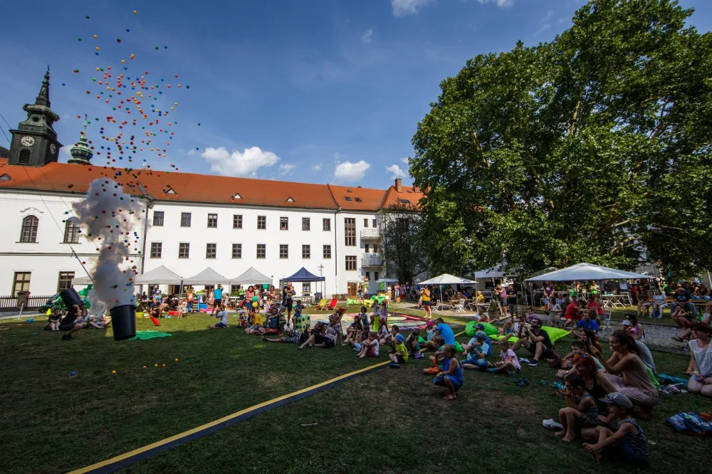 Festival Mendel je... včelař opět zve na party. Lidé uvidí třeba i videomapping a uslyší koncerty