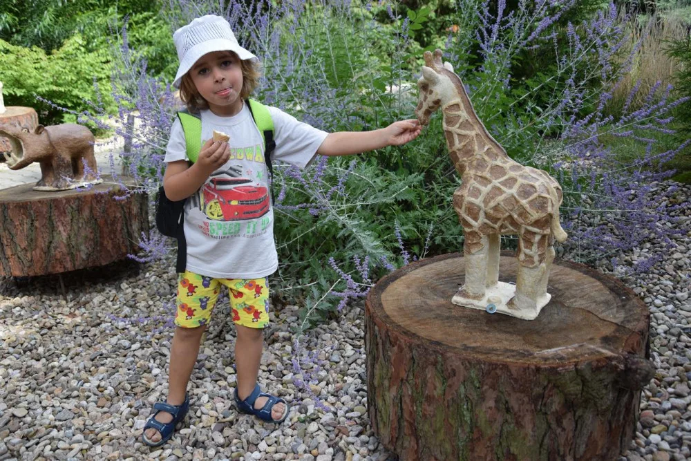Jihlavská zoo hostí výstavu dvaceti zvířat z hlíny. Pochází z dílny Volšové ruce