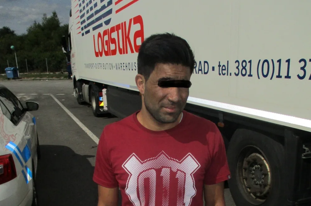Na rezervě návěsu po D1 cestoval cizinec bez dokladů. Ukázalo se, že je z Afghánistánu