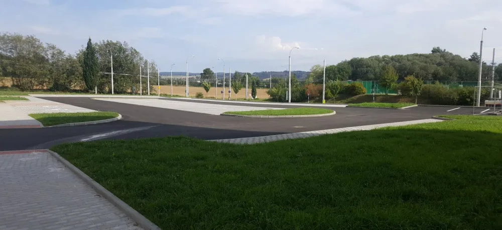 O měsíc a půl dříve, navíc levněji. Na Horním Kosově se v pondělí otevře nové parkoviště