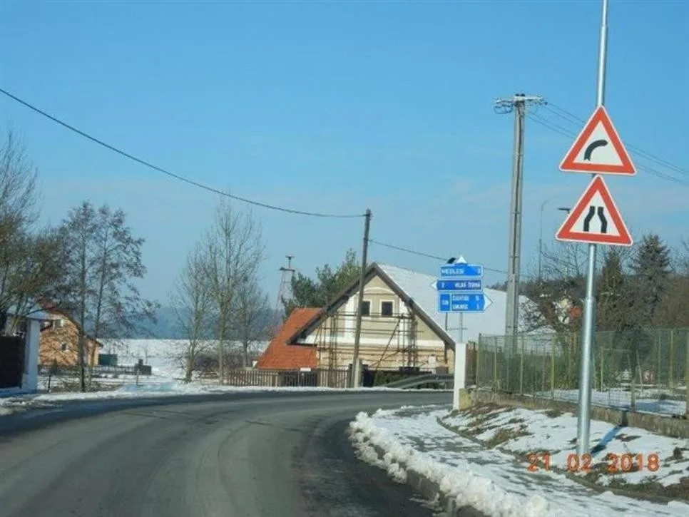 Záběr na obec z února 2018