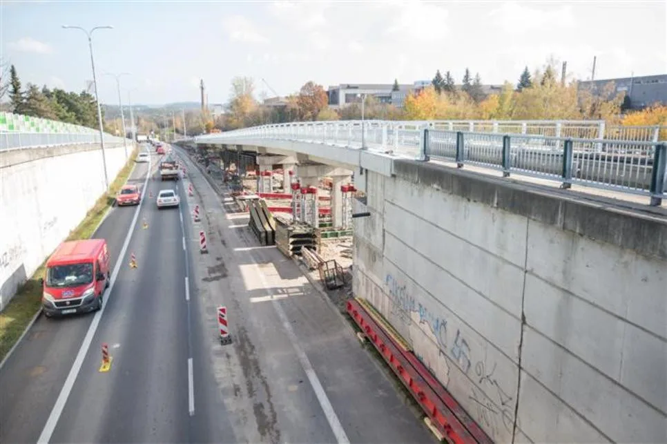Most na silnici II/351 u nemocnice v Třebíči už slouží řidičům
