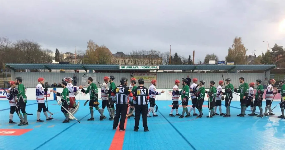 Jihlavští hokejbalisté hráli letos naposledy doma, brněnské Bulldogs porazili na nájezdy