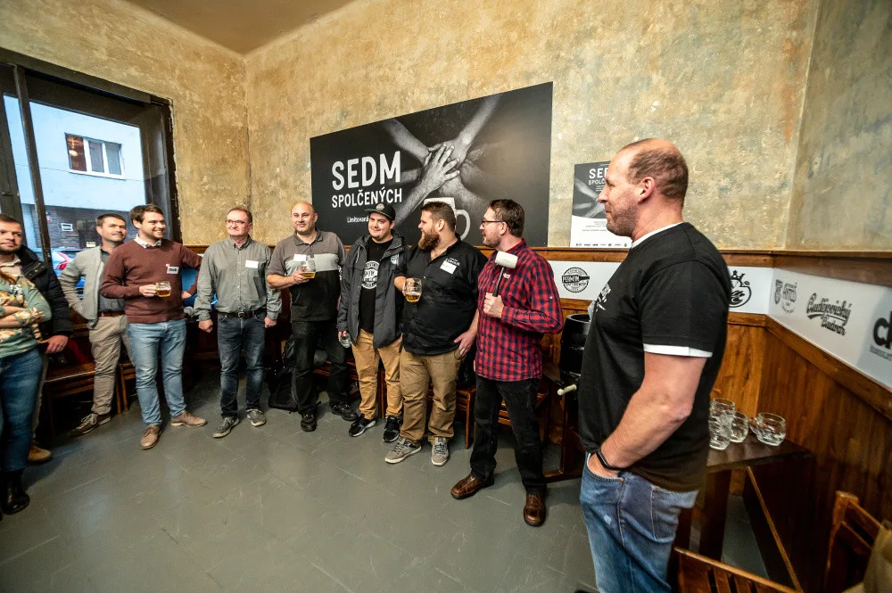Sedm sládků spojilo síly. Výsledkem je ležák z unikátního chmele
