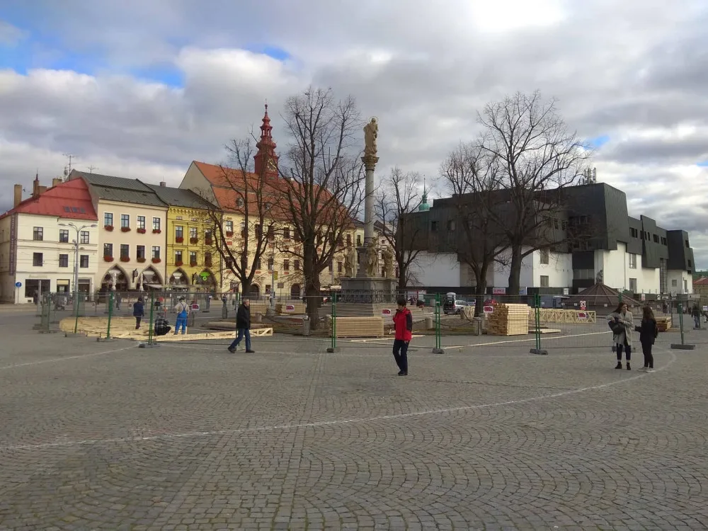 Vánoce v Jihlavě: Kluziště na náměstí bude zdarma. Lidé si zde mohou půjčit brusle