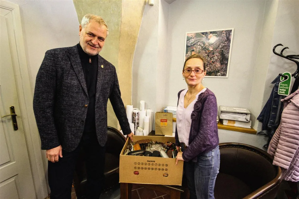 Z Jihlavy do Afriky letos poputuje 640 kusů brýlí. Vybralo se o 200 kusů víc než vloni
