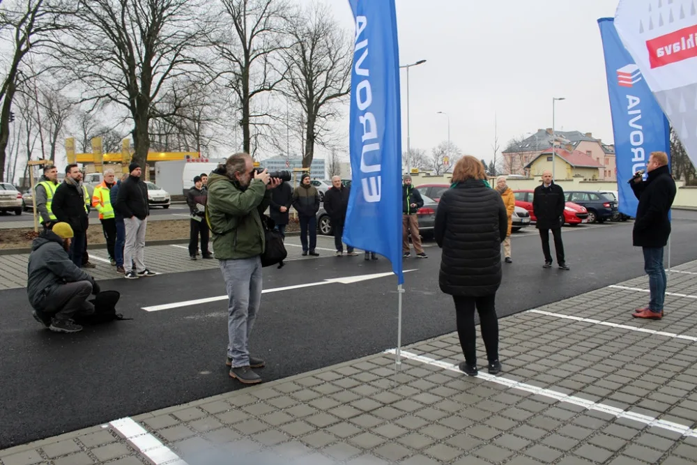 P+R parkoviště v Jihlavě bylo slavnostně otevřeno. Nabízí místo pro 110 řidičů