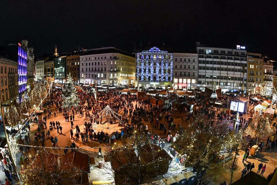 Oblíbené brněnské vánoční trhy na přání Brňanů i turistů prodlužují svou otvírací dobu až do ledna