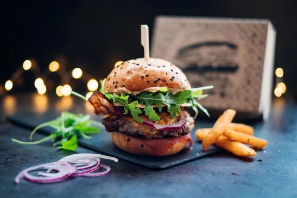 Šťavnaté burgery a neodolatelná pizza dobývají Jihlavu! 