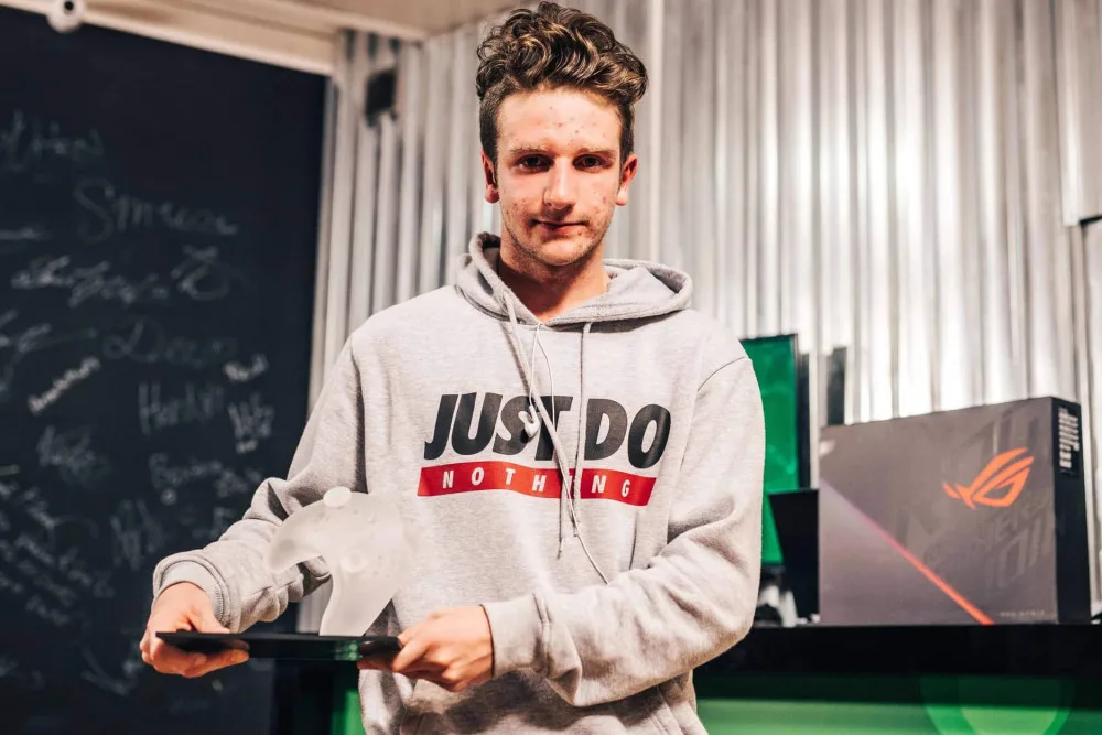 ROZHOVOR: Přijel jsem jako outsider, o to víc si úspěchu vážím, říká Dominik Lengal, mistr Československa v počítačové hře FIFA