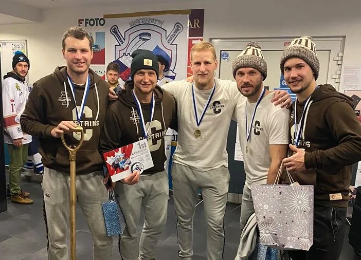 Captains Náměšť se stali mistry České republiky a Slovenska v rybníkovém hokeji