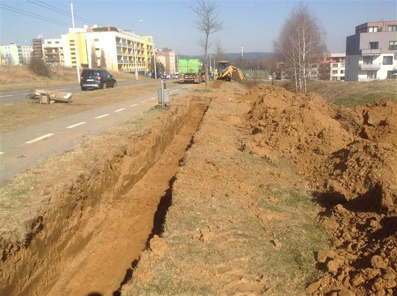 Na Vrchlického ulici nechtějí růst stromy. Nové budou zasazeny do speciálního substrátu