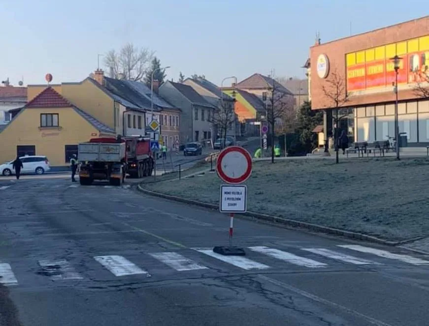 Oprava průtahu Třeští začala. Na řidiče čekají objízdné trasy