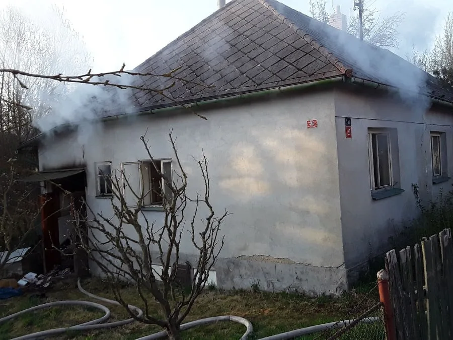 Další požár domu v Batelově. Na místo vyjely tři jednotky hasičů