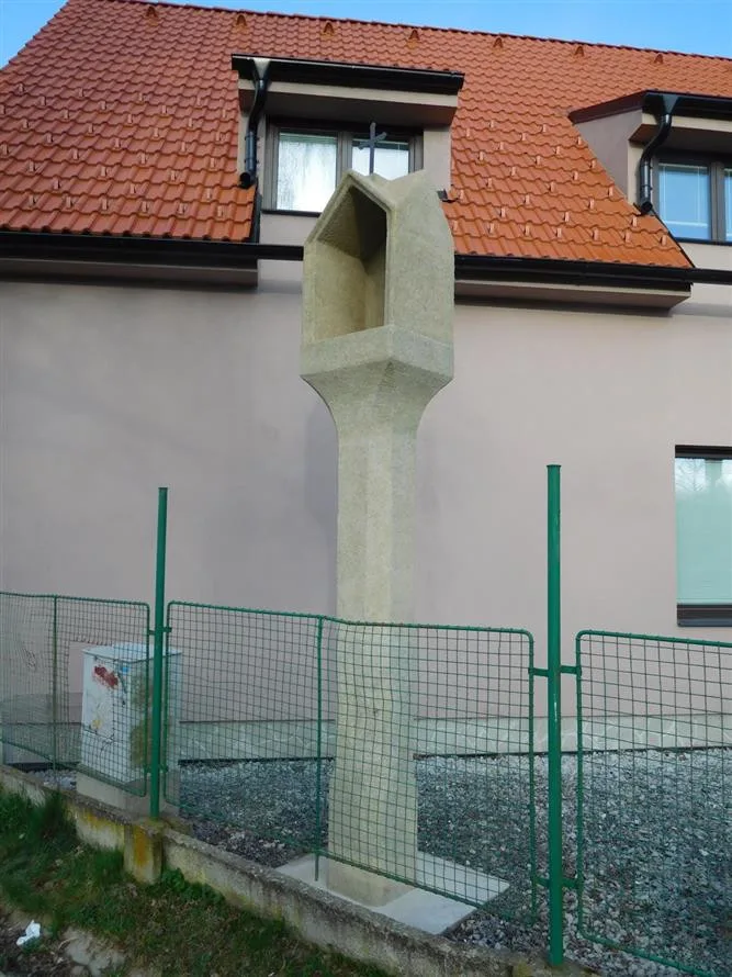 V ulici Pod Jánským kopečkem jsou zrekonstruovaná boží muka. Čeká je i akt žehnání