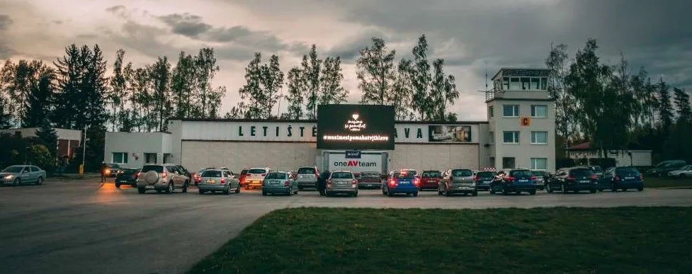 Jihlava znovu ožívá! První autokino v době virové potěšilo nejen diváky, ale i místní podnikatele