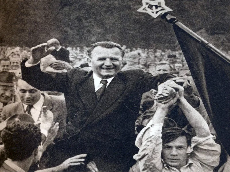 Nové Město odejmulo čestné občanství Klementu Gottwaldovi. Pro návrh byli všichni zastupitelé