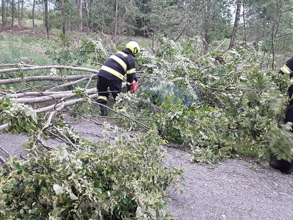 Vysočinu zasáhla bouřka. Hasiči řešili povodeň a evakuaci 11 lidí