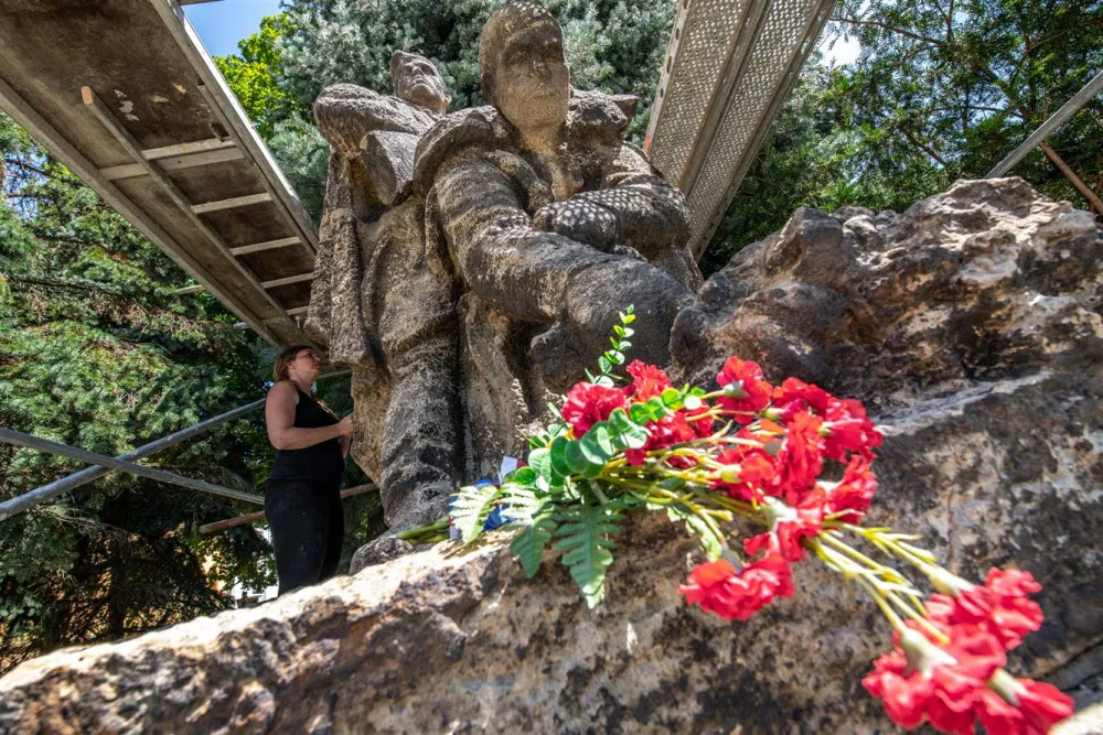 Na jihlavském náměstí se rekonstruuje pomník. Hotovo bude na konci prázdnin