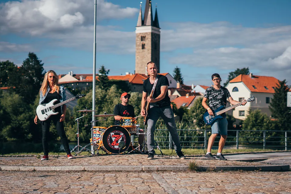 Jurič Pařil během natáčení videoklipu v Telči