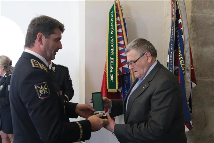Policejní prezident ocenil hejtmana Vysočiny čestnou medailí