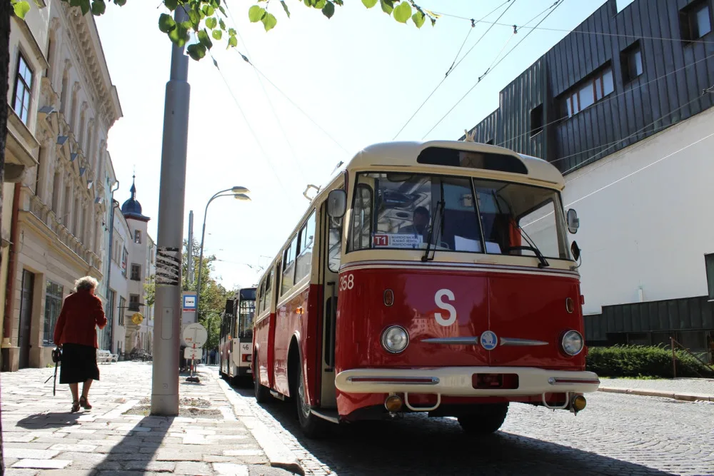 Historie versus současnost. Jihlava oslavila 111 let MHD