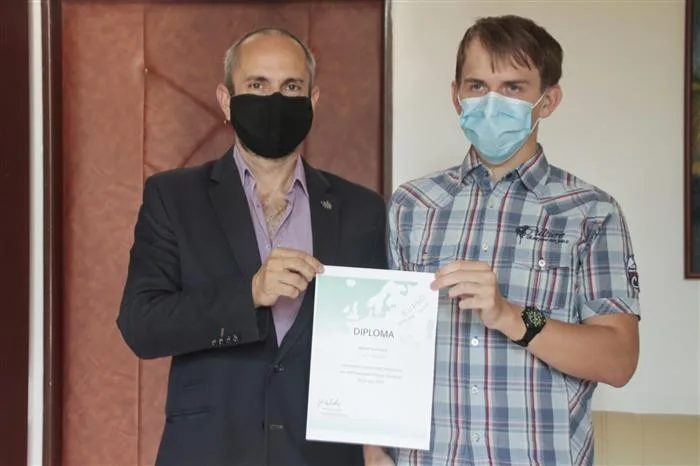 (zleva) Ředitel Gymnázia Jihlava Pavel Suk a Martin Schmied