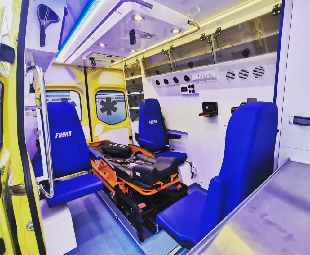 Krajští záchranáři mají novou XXL sanitku. Převeze pacienty s váhou přes 200 kilo